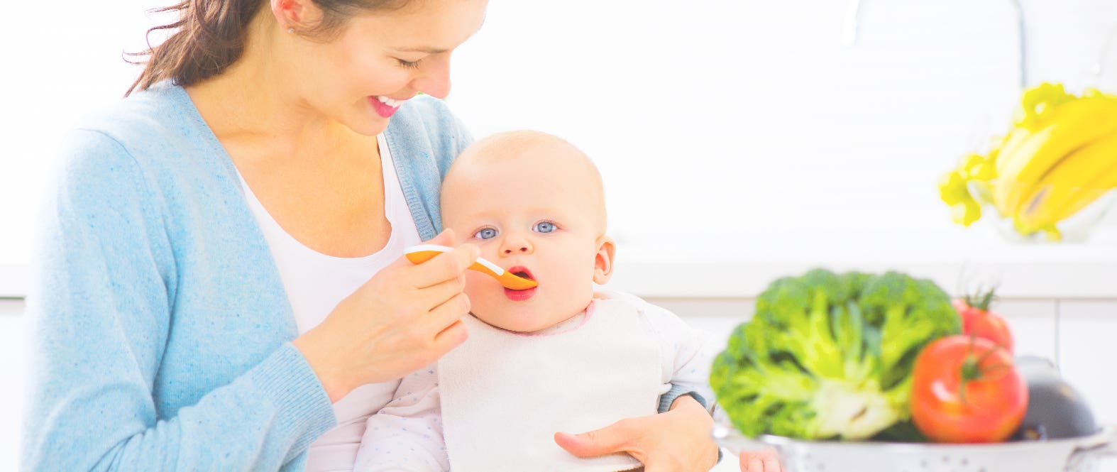 Su primera comida: ¿Qué alimentos puedo darle a mi bebé y cuáles no son recomendados?